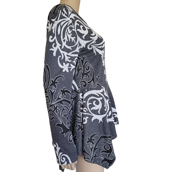 5 Twelve Women's SharkBite Knit Top Gray/White Long Sleeve Size Medium - Picture 3 of 7